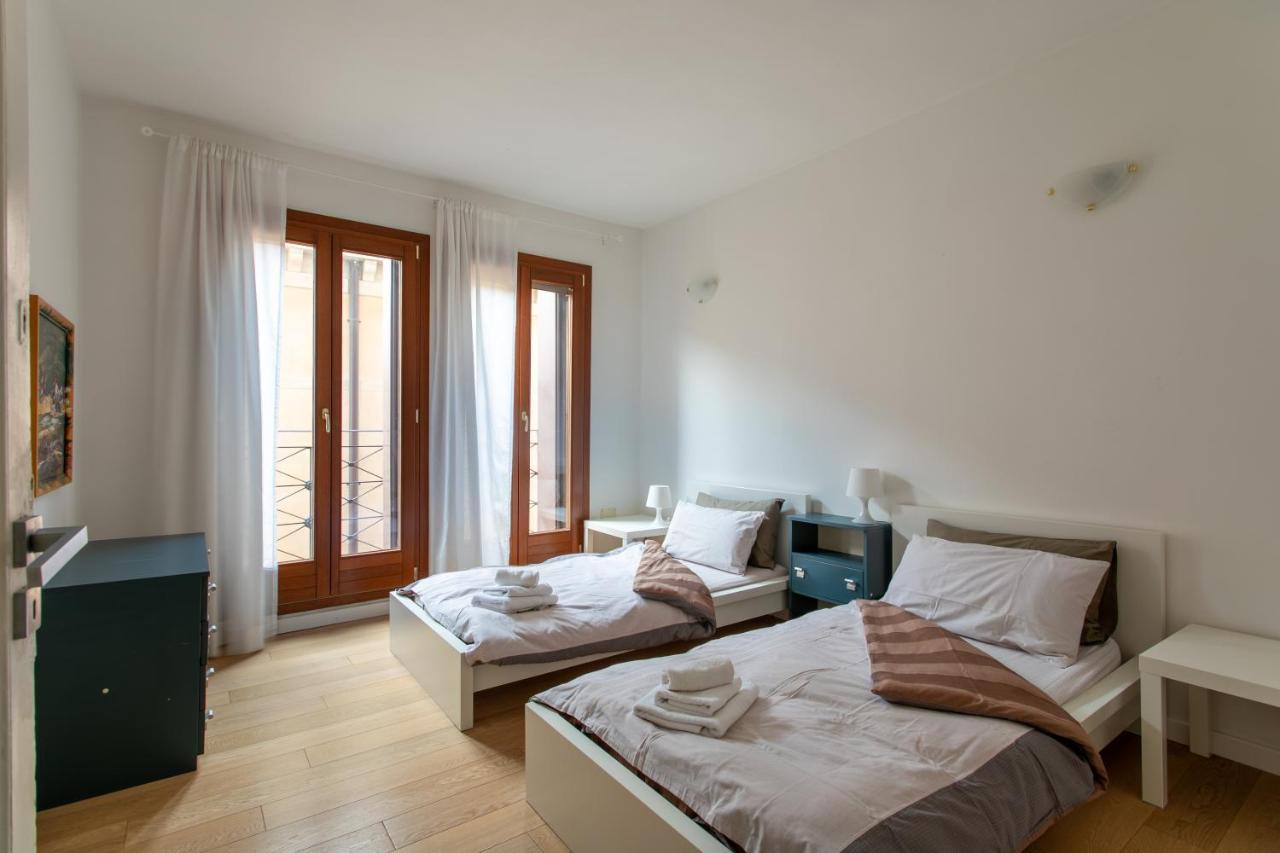 Appartement Lance With Lift, 2 Minutes Walk From The Train Station Venetië